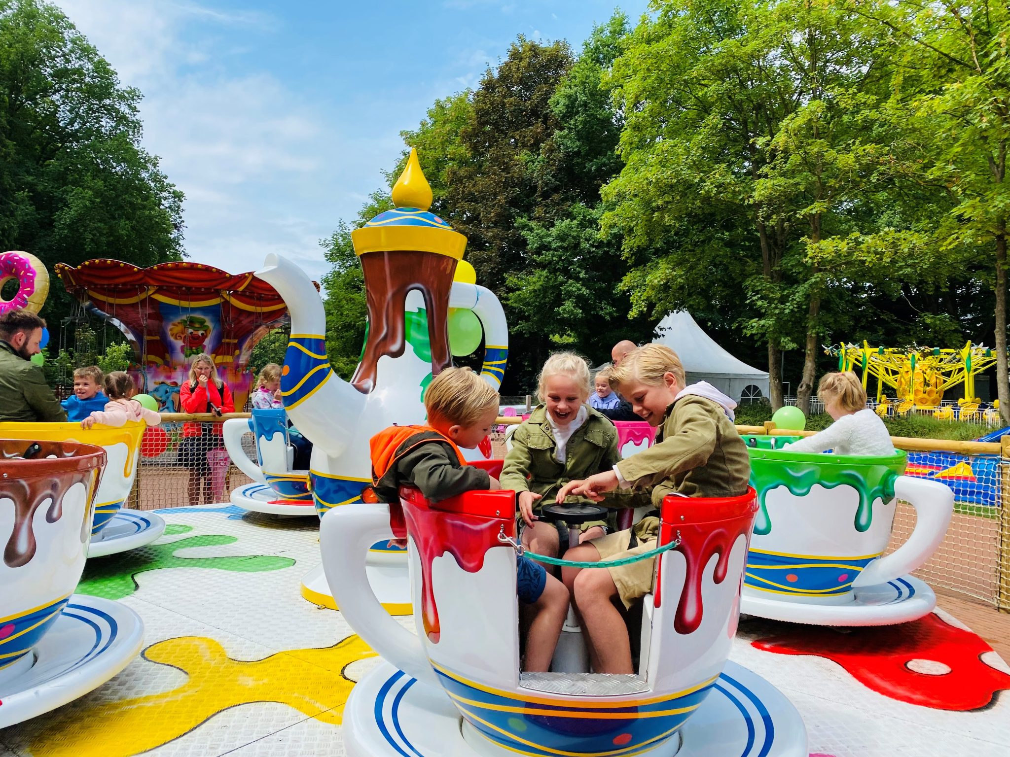 Amusementspark Tivoli, Berg en dal Toonen Reizen Amusementspark Tivoli, Berg en dal Toonen Reizen